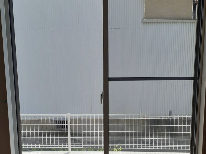 窓ガラス防犯フィルム